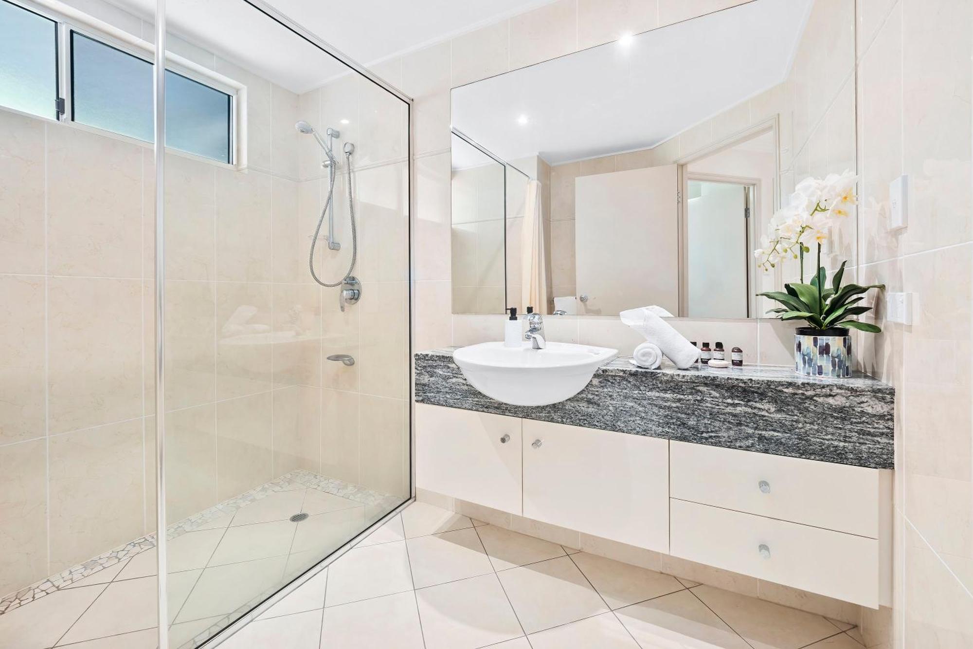 Arlington Apartments Clifton Beach Ruang foto